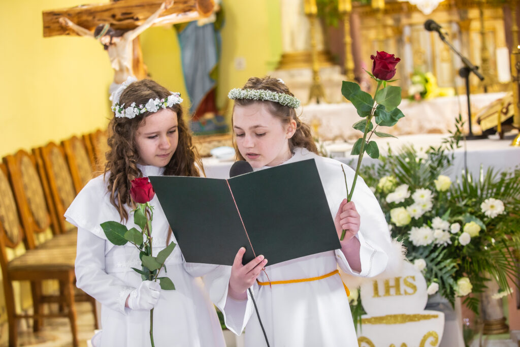 Poradnik dla rodziców pierwszokomunijnych: Czy wszystkie zdjęcia na płycie lub do pobrania to dobre rozwiązanie?